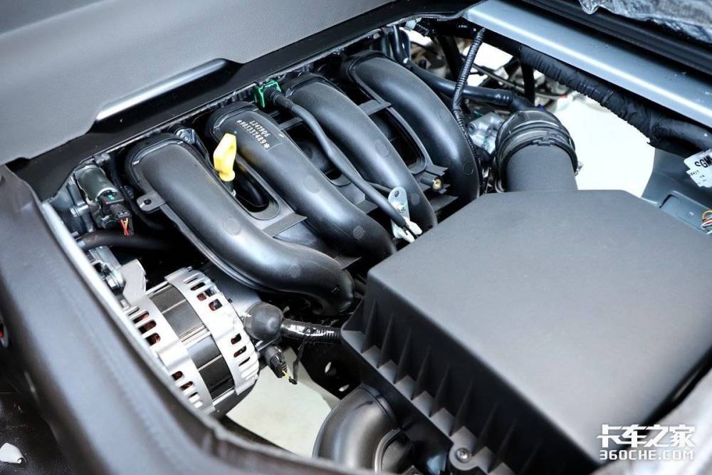 这款五菱荣光新卡加长版有两款发动机供卡友们选择,分别是lar 1