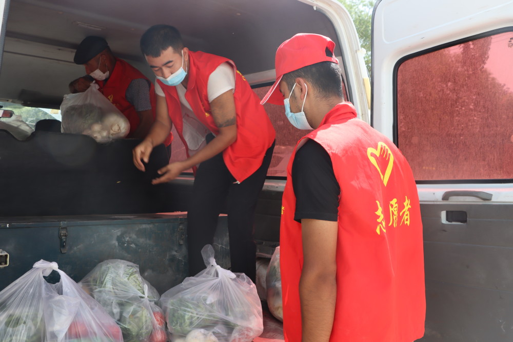 "疫"不容辞 伊西哈拉镇加急配送生活物资爱心包