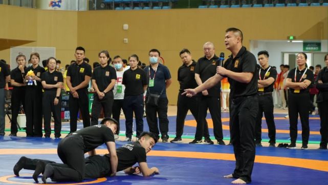 省运会竞技体育组摔跤比赛各裁判员,教练员实操学习自由式摔跤竞赛