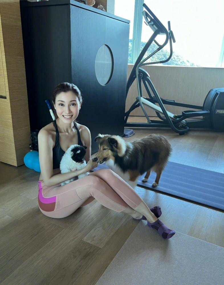 52岁李嘉欣晒比基尼照!