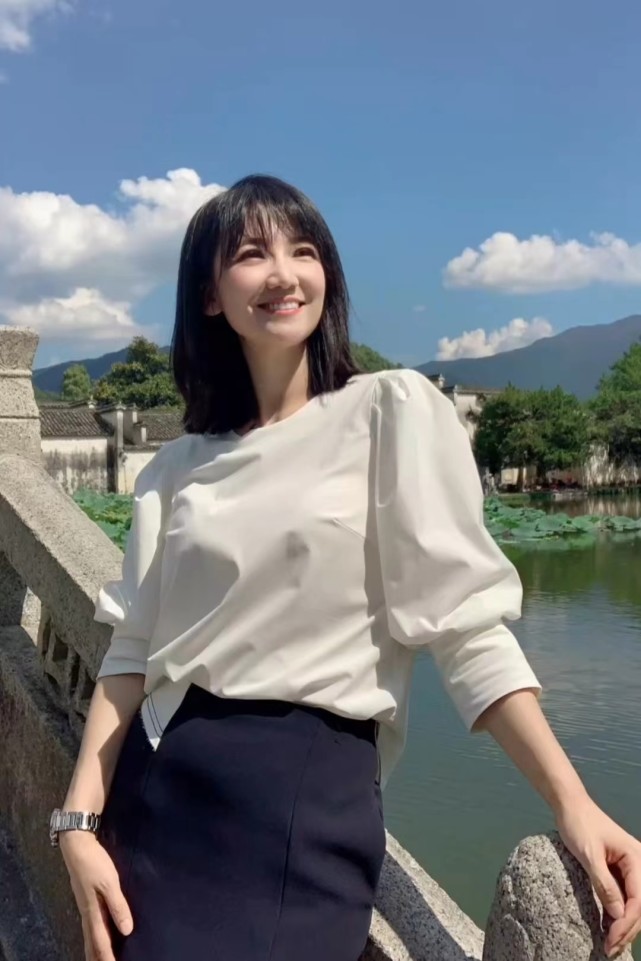 安徽台美女主持亚群喜得千金,40岁高龄生女,老公身