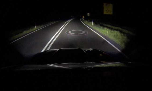 福特汽车发布投射大灯新技术：可在路面显示限速、前方道路信息等信誉最好的50个网投网站