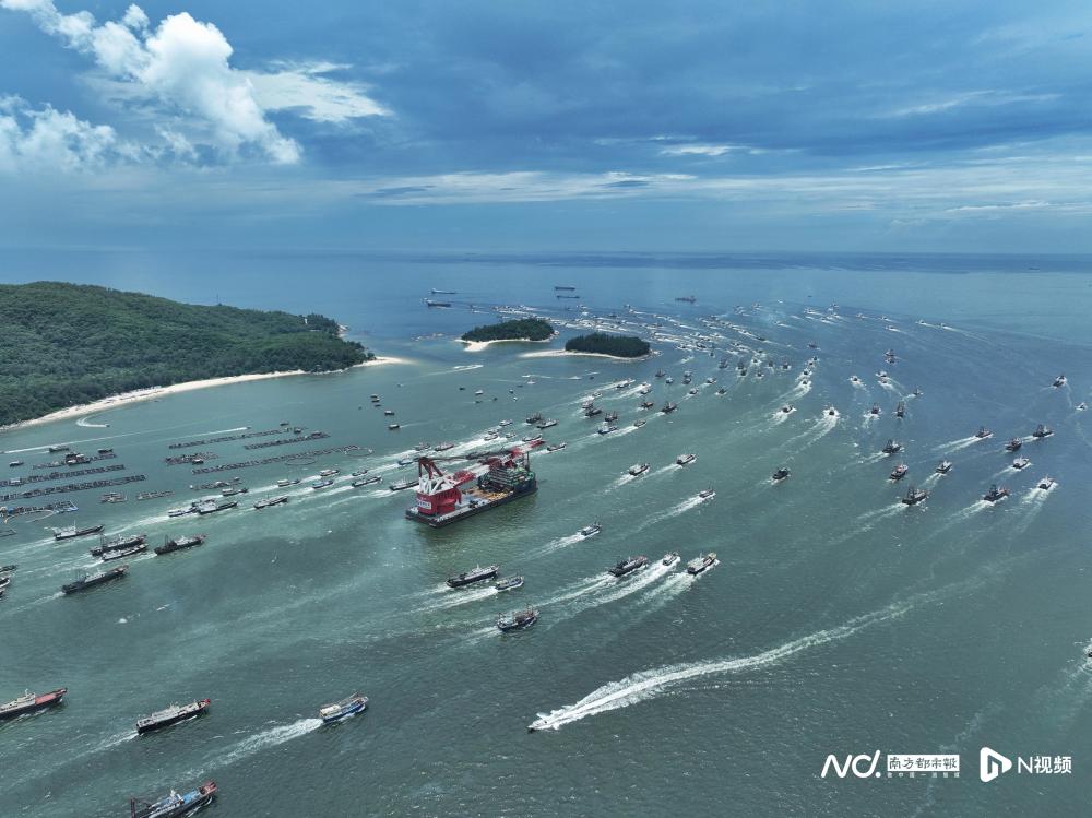 数百渔船浩浩荡荡乘风破浪,组图直击南海开渔