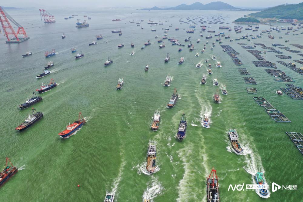 冲啊数百渔船浩浩荡荡乘风破浪组图直击南海开渔