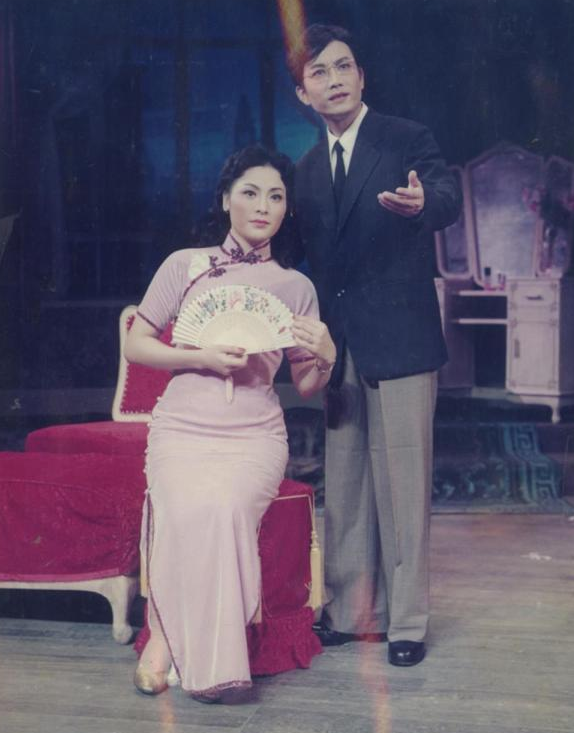 角色,但也会尝试反派,他与另一位表演艺术家马莉莉多次合作珠联璧合