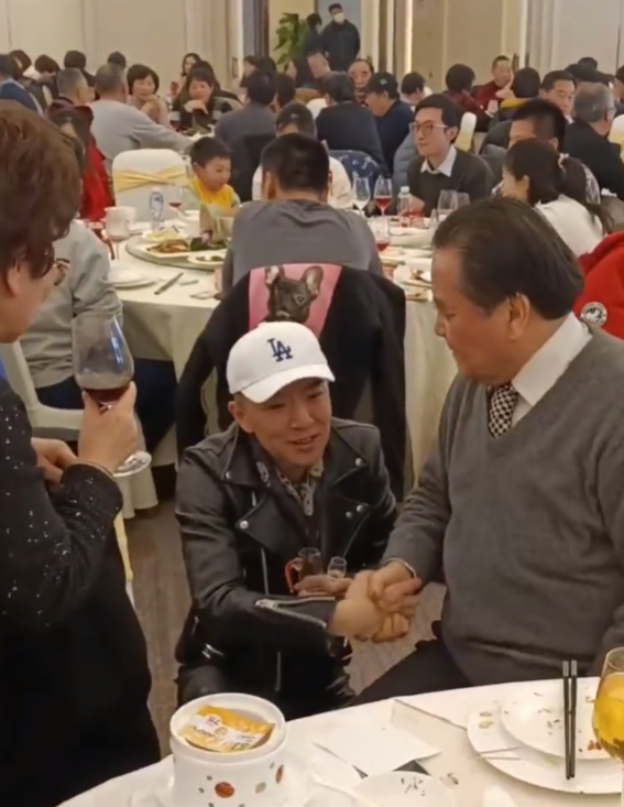 国家一级演员陆敬业去世享年76岁最后露面时学生蹲桌下敬酒