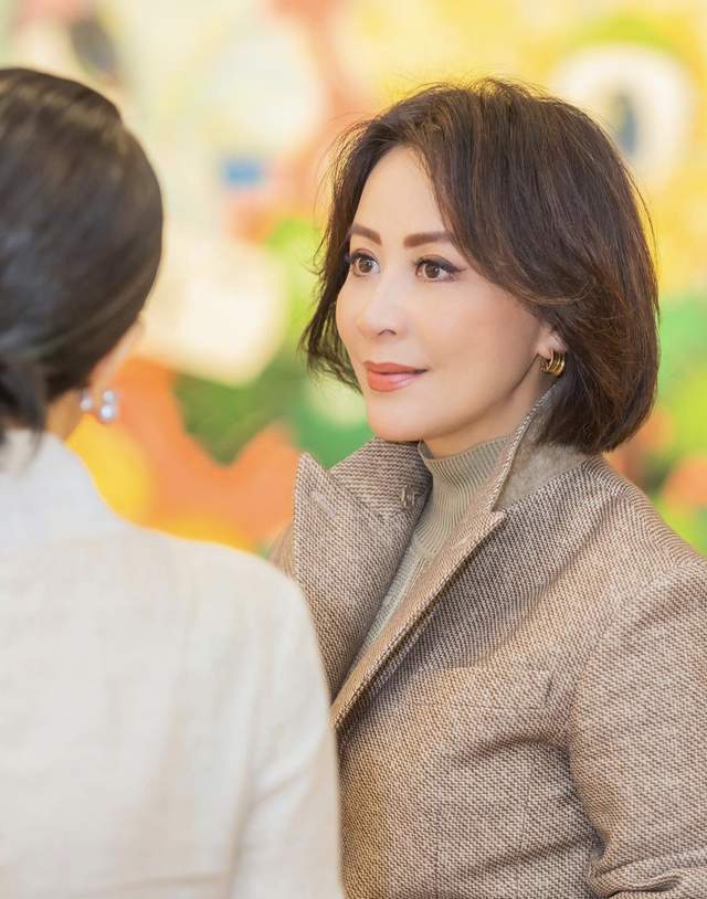 刘嘉玲为32岁富二代王令尘庆生,穿399元日式外套,彭于晏仍帅气