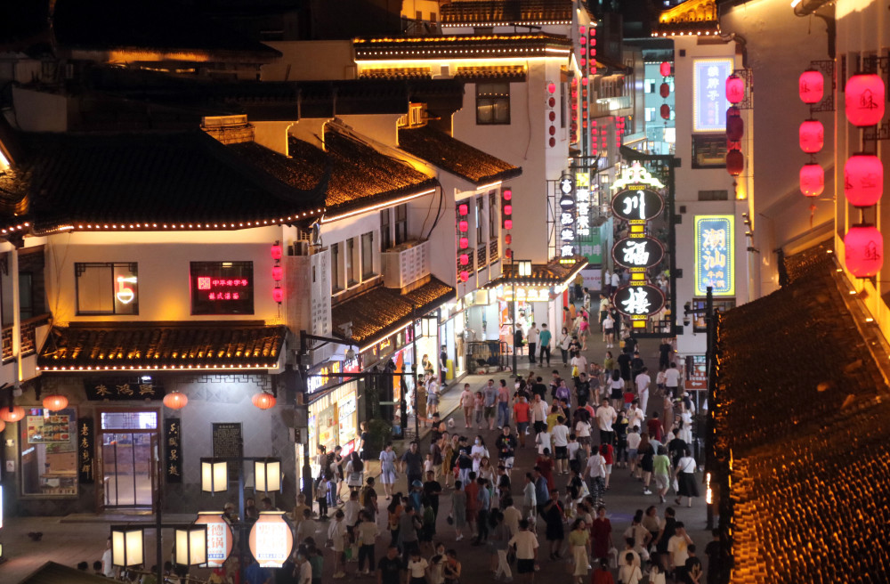 苏州观前街夜经济人气旺