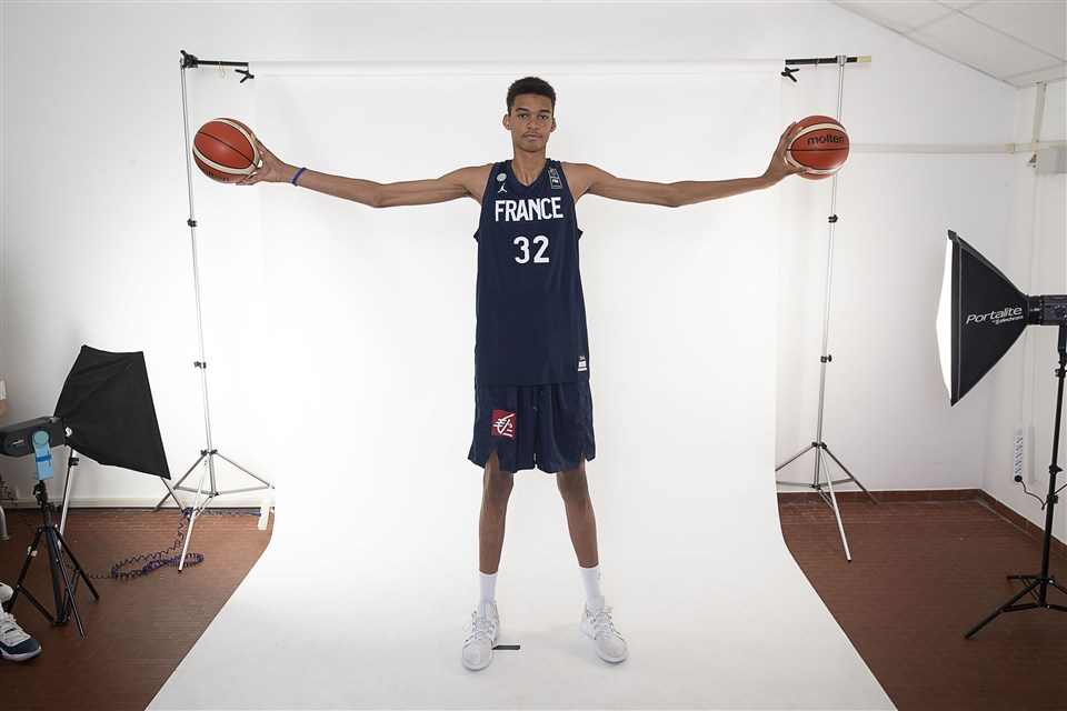 场均只有65分却稳坐状元席位臂展2米44天才中锋什么来头