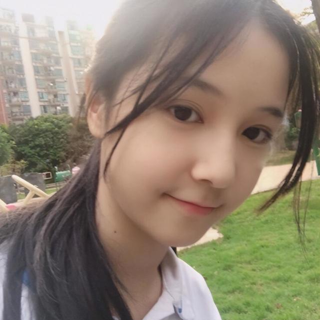 在今年高考的时候,张沈心然在福建省排到17名的位置,而且她不仅是一名