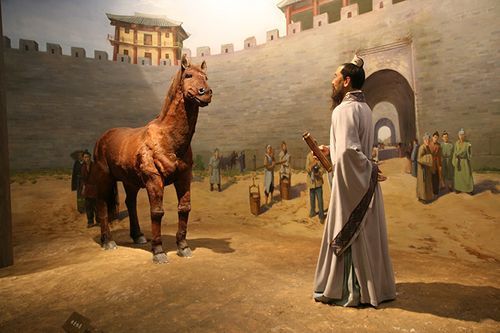 中国古代打仗，往往缺少战马，为什么不鼓励民间大规模养马呢？_腾讯新闻