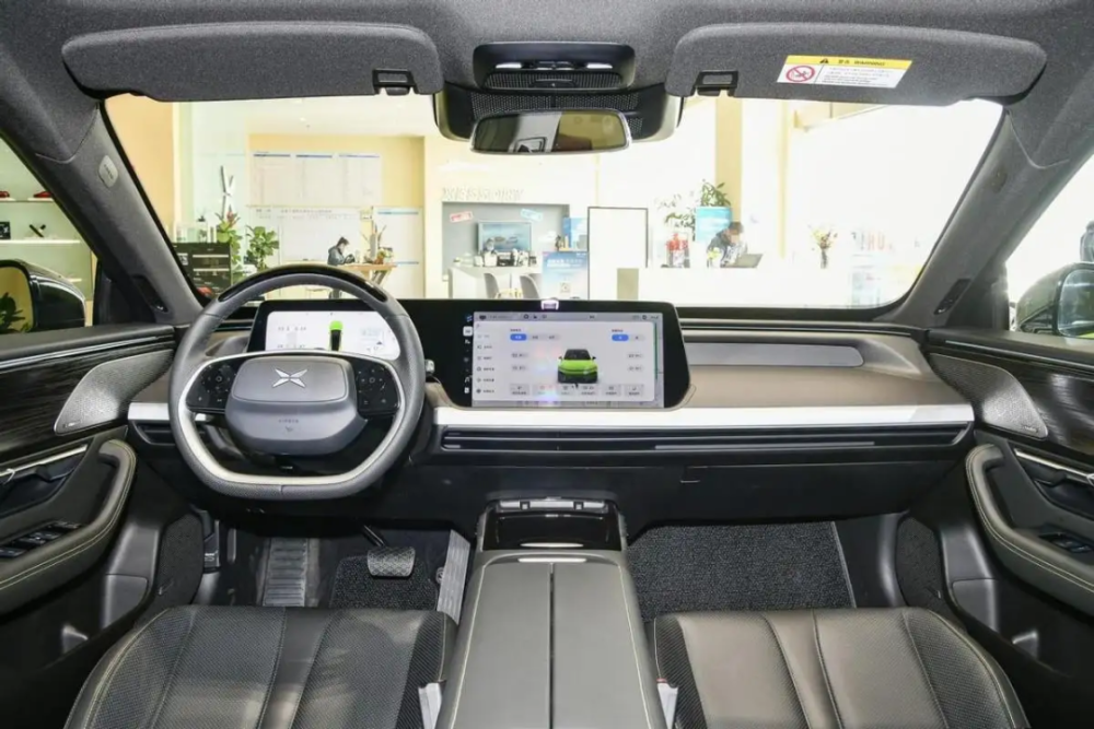 2022年上半年，特斯拉在美国电动汽车市场保持主导地位