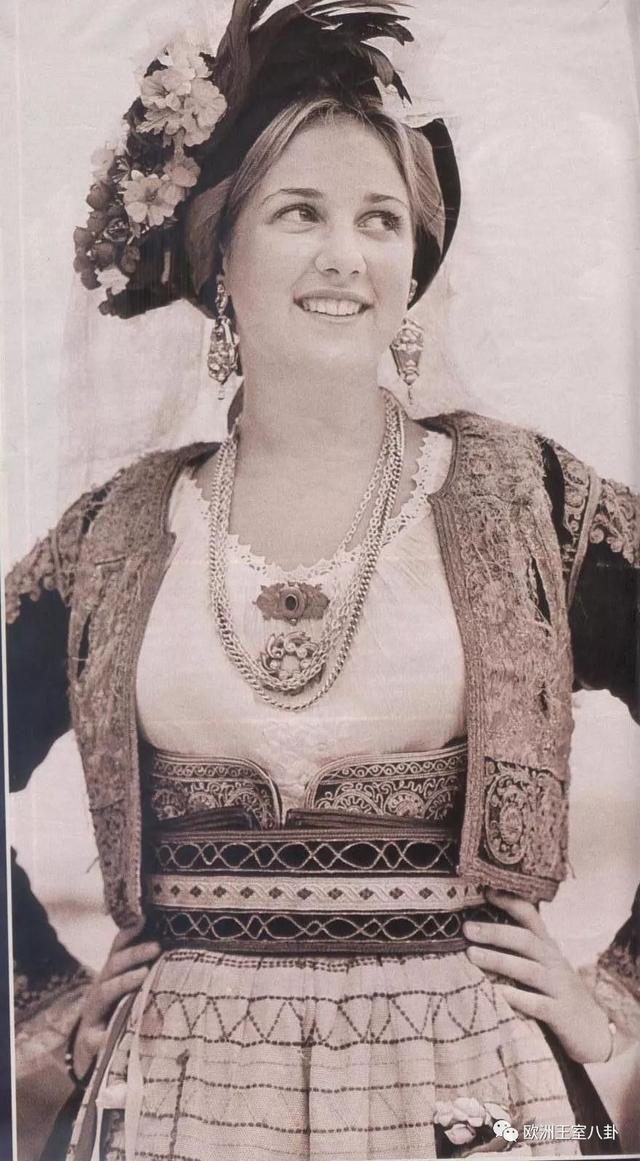 从一块布开始的华丽浅谈希腊民族服装的经典风格