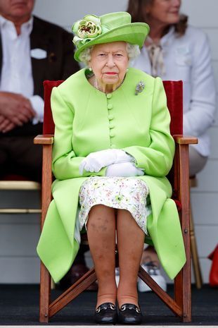 英国女王穿鞋有讲究 用独特技巧应对新鞋磨脚