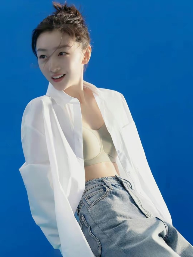 三金影后周冬雨半裸出镜,造型师利用了她的短板,还被网友群嘲