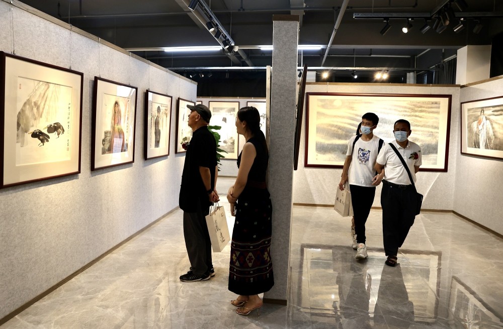 文创园的亦巽美术馆举行,展出知名画家王剑桥生前代表性作品近50幅