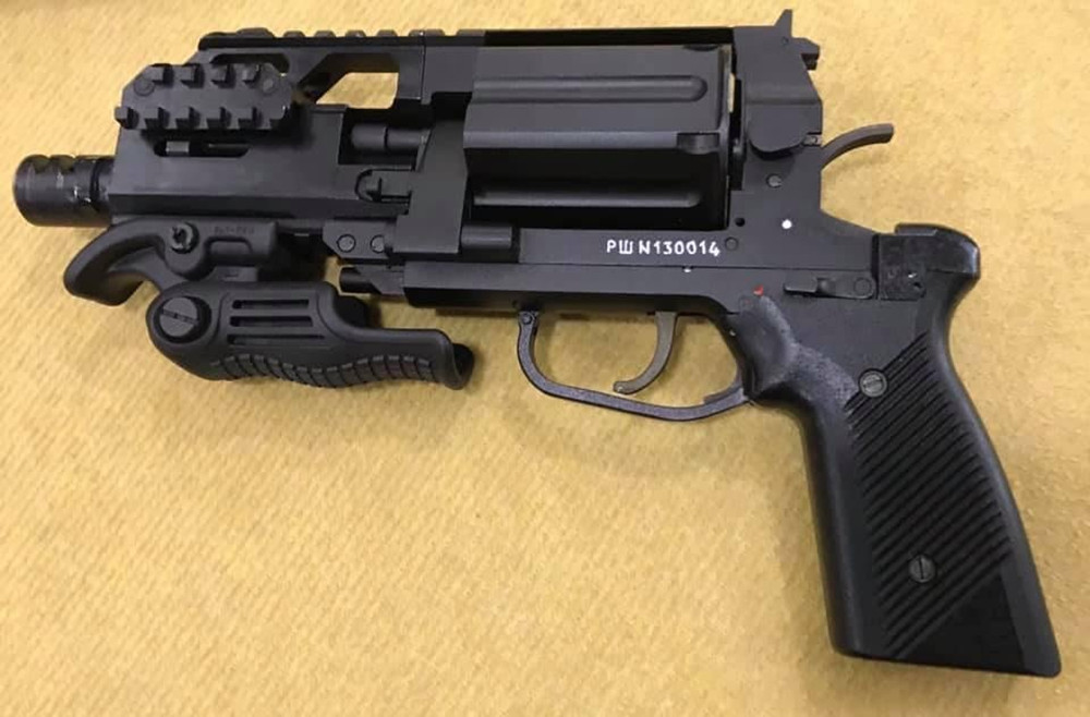 左轮手枪之一(在正式装备行列里),2014年开始服役,目前似乎只有俄罗斯