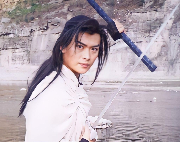 戏骨黄海冰大方秀恩爱,和老婆亲密挽手拥抱,身形发福太明显_腾讯新闻