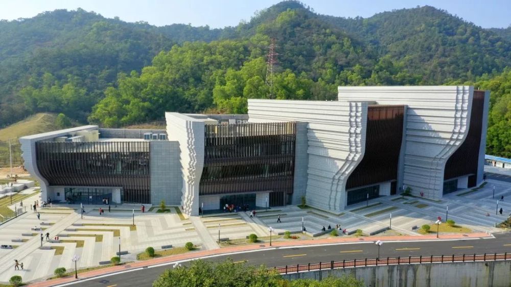恩平市博物馆的设计建设充分体现了文化的传承与创新,新馆参照国家