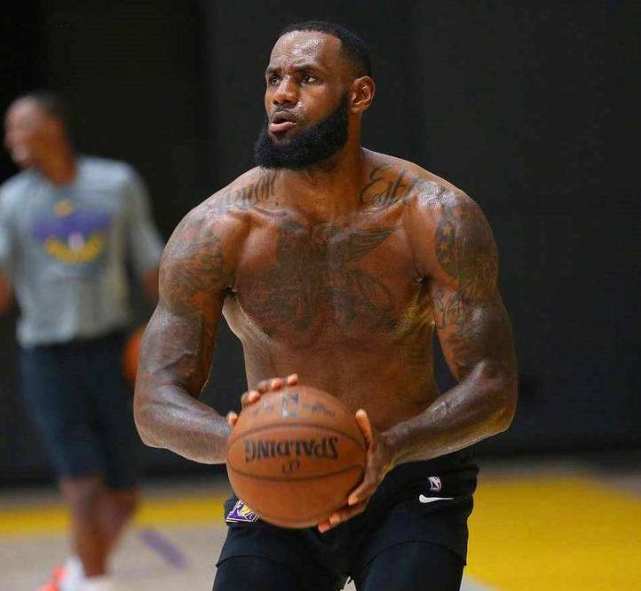 37岁詹姆斯最新训练照!肌肉太漂亮,每年百万美元保养身体没白花