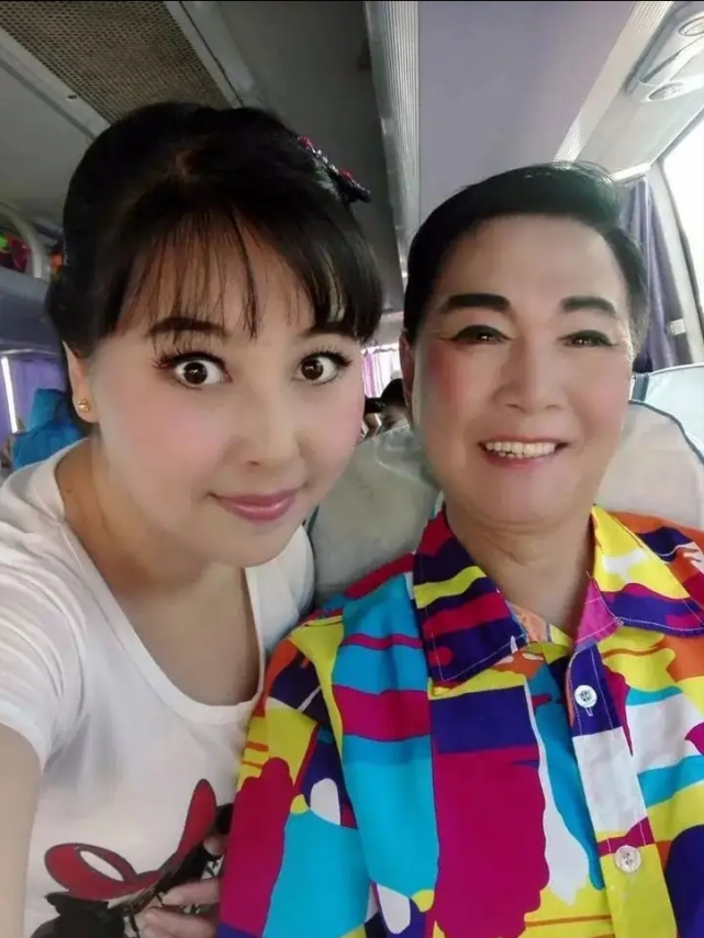 韩子平:被东北人盛赞的"二人转皇帝",赵本山的前辈,清贫一生