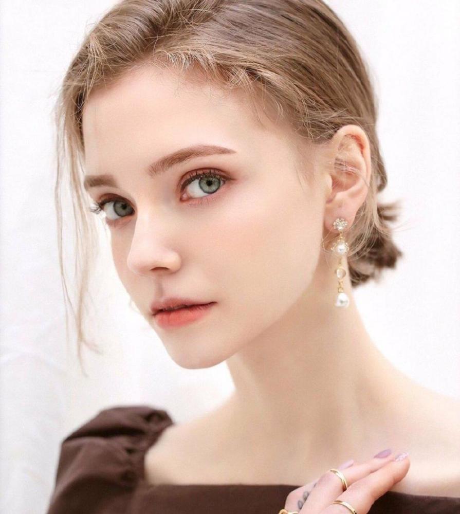 21岁德国模特凭"精灵美貌"火遍亚洲,却突然失踪?