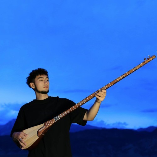 两年前奈比的父亲给他买了一把弹布尔.