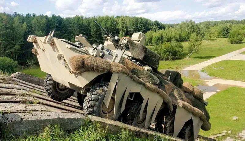 大炮塔顶部能伸出6米桅杆,俄罗斯展出prp-5炮兵侦察车_腾讯新闻