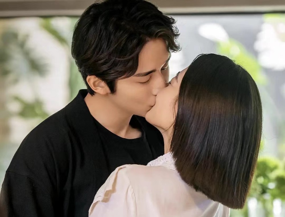 《变成你的那一天》张新成吻戏扛把子潜力股,爱情喜剧就该这么拍_腾讯