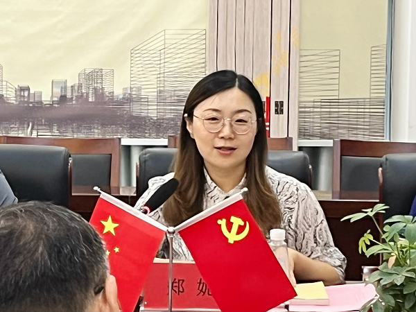 扬州市民族宗教事务局副局长郑妮(央广网发 陈心悦 摄)会上,杨立鹏