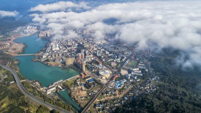 航拍天全县城曾经,他们戎装在身,手握钢枪,保家卫国.