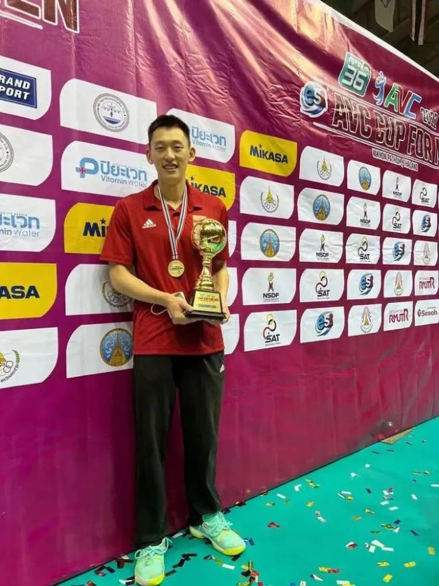 而在本届亚洲杯上,担任保障性主攻位置的俞元泰身高为1米83,在平均