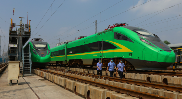 复兴号绿巨人动车组陆续恢复开行