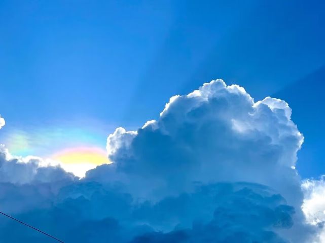 云南省普洱市孟连县现惊艳七彩祥云 荣获中国国家地理频道赞誉