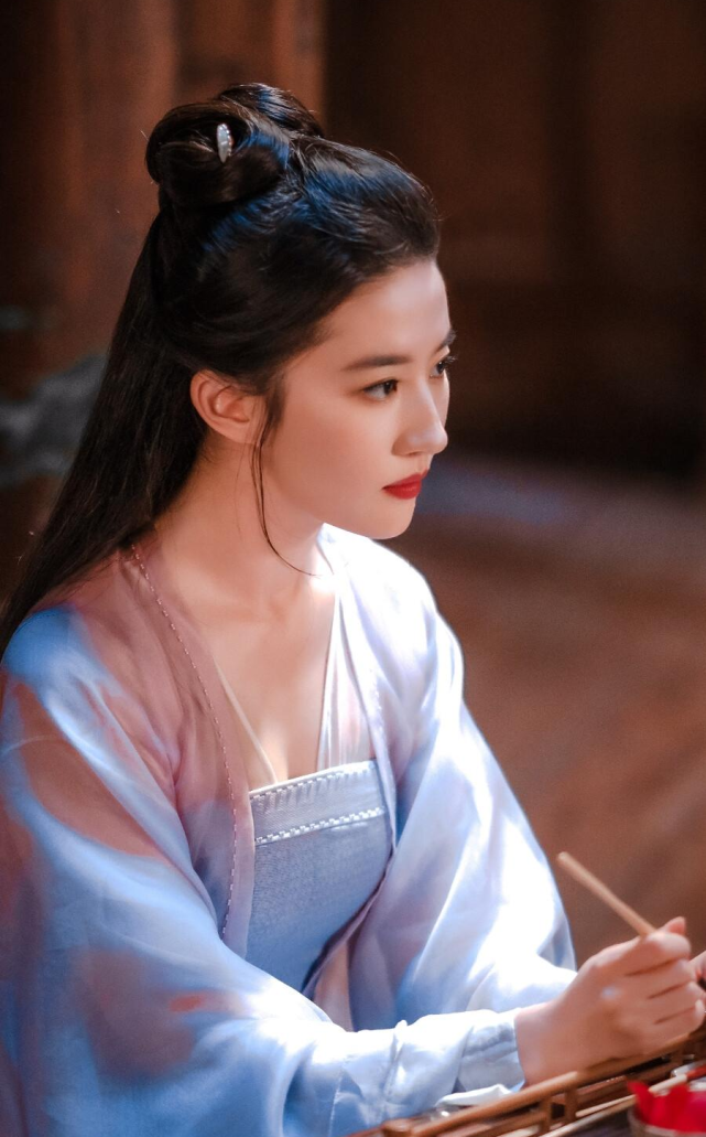 刘亦菲,20年后还是神仙姐姐!