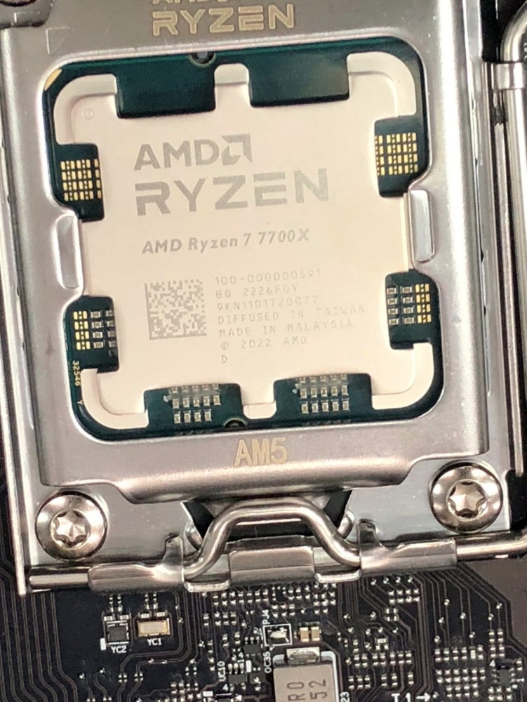 AMD新一代8核处理器R77700X实物照片曝光