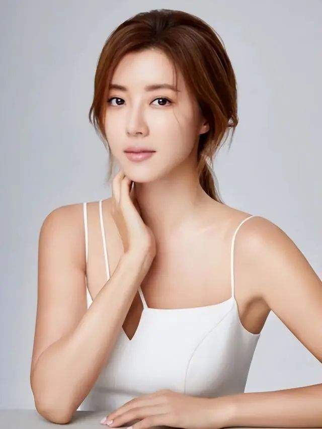 朴寒星生二胎,评论区却一片谩骂,她做错了什么?-腾讯新闻