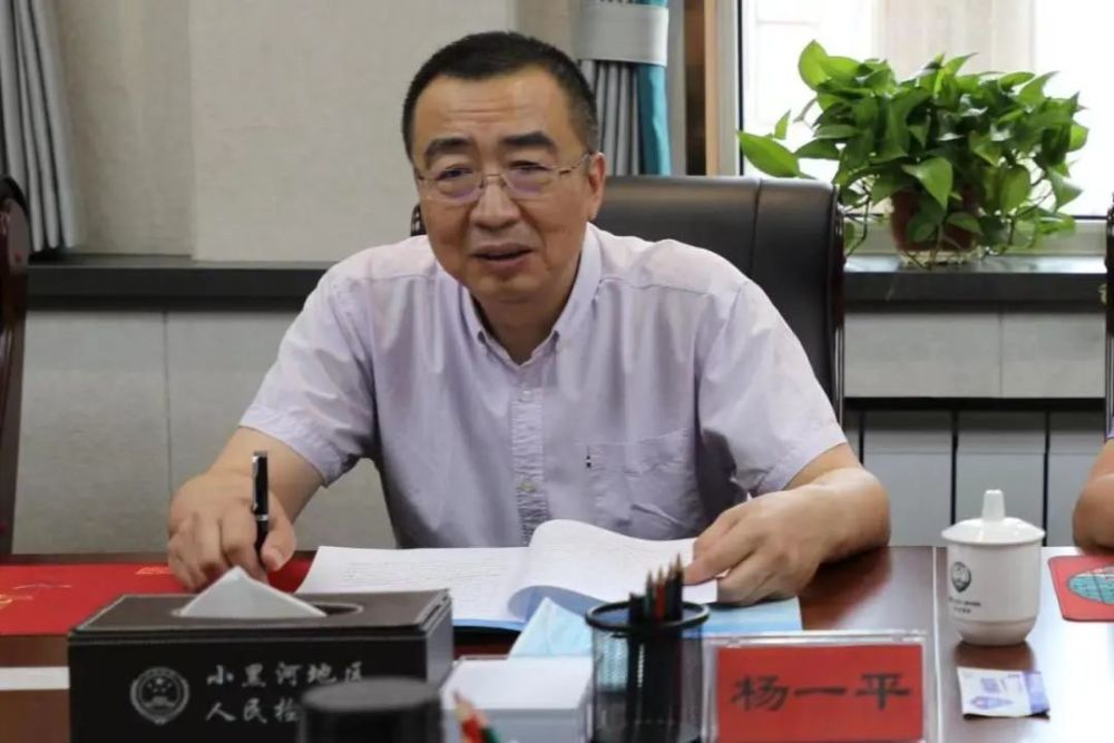 自治区检察院党组成员,驻院纪检监察组组长杨一平到小黑河地区院调研