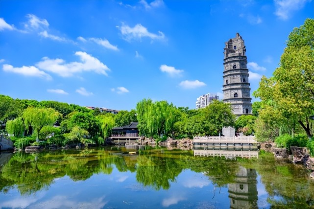 因遭炮击形成残缺美,古塔成为全国文保单位,也是江阴地标