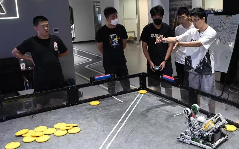 “机器人奥运会”冠军：在玩家、教练、裁判和创业者的赛道上奔跑