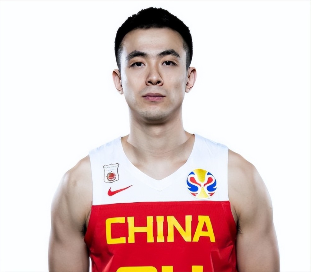 赵继伟血染赛场!中国男篮比赛遇到突发情况,被迫取消比赛_腾讯新闻