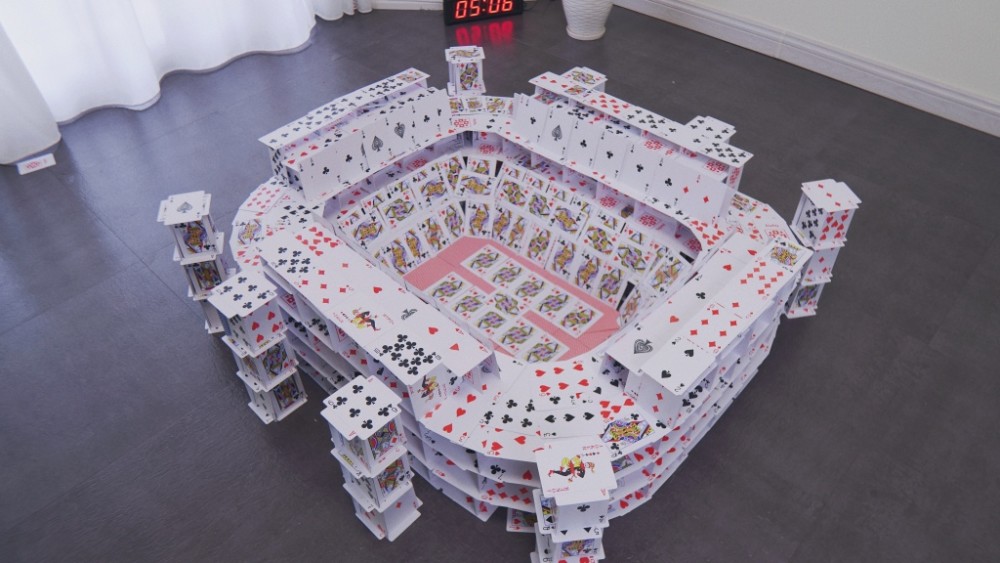 半岛最先报道过的"纸牌建筑师"创造吉尼斯世界新纪录_腾讯新闻