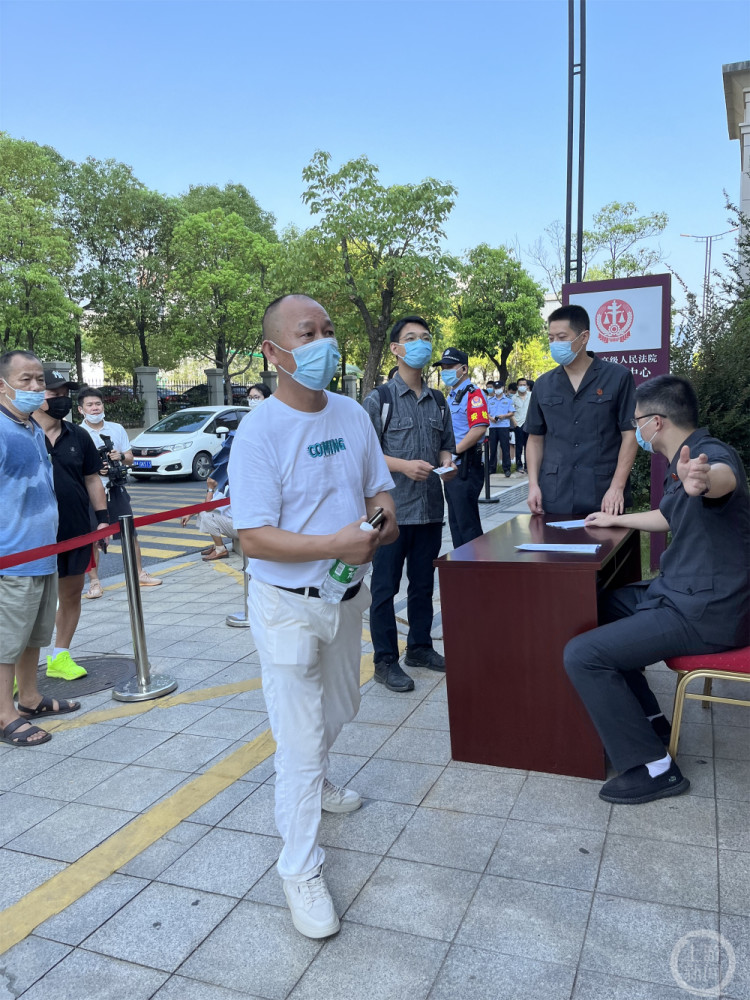 com)记者了解到,在南昌市中院一审判决后,被告人劳荣枝更换了辩护律师