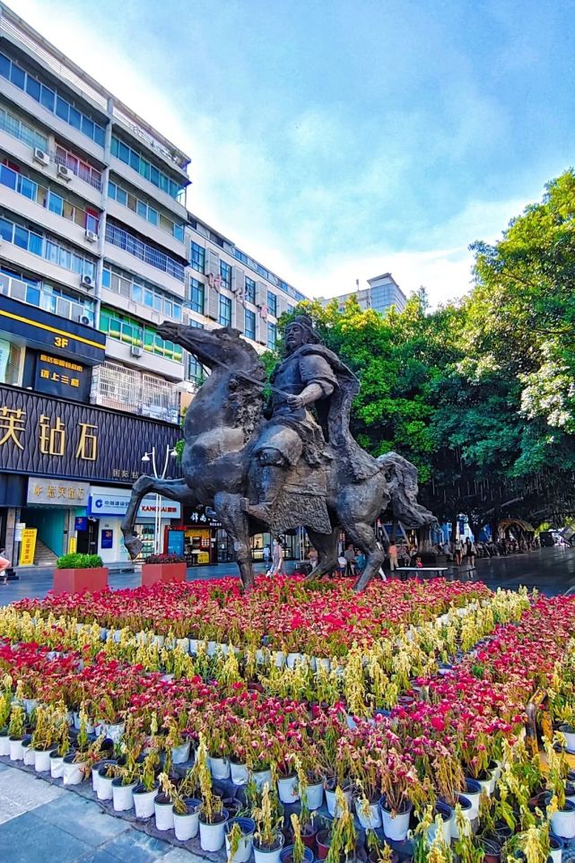 桓温雕像拍照非常容易出片的地方安安帮大家整理了几个而且发现遂宁