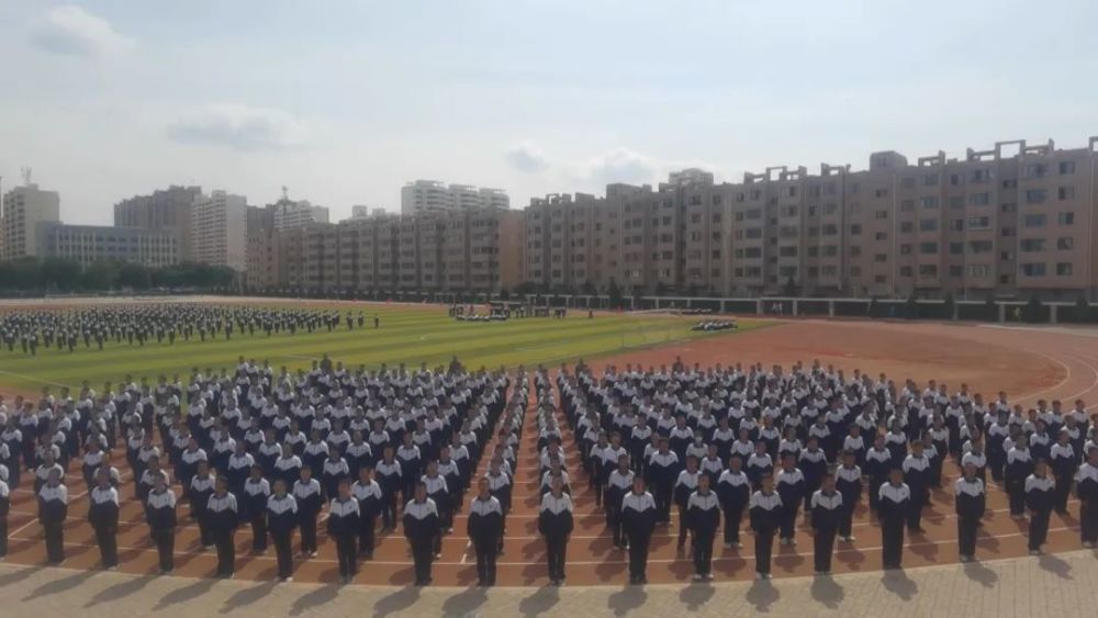 陇西县4000余名高一新生正在军训_腾讯新闻