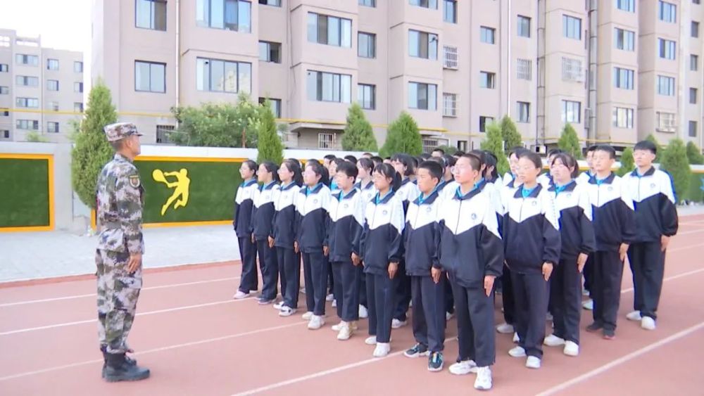 陇西县4000余名高一新生正在军训_腾讯新闻