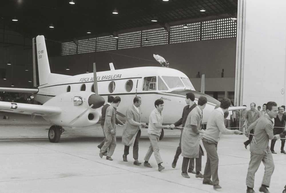 组图：带你看看巴航工业生产的第一架飞机！