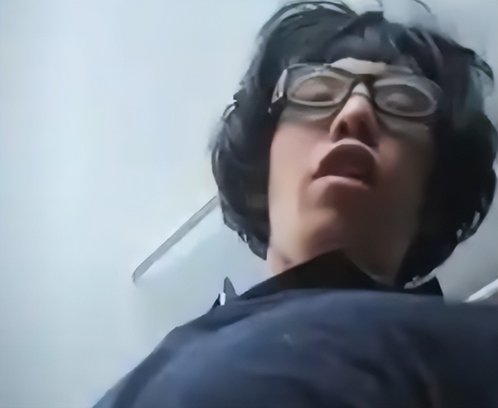 张嘉文露脸,狂野造型让好兄弟没有面子,喊话rita:是张导不配_腾讯新闻