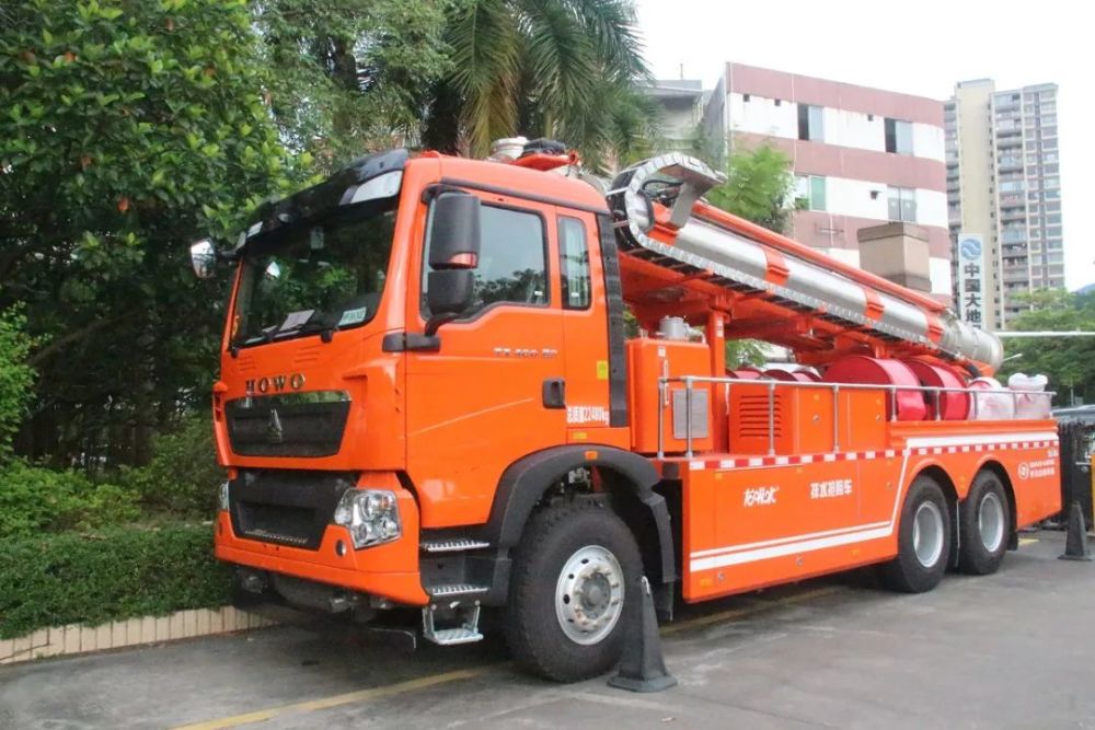 云浮首台龙吸水大型排涝抢险车上岗