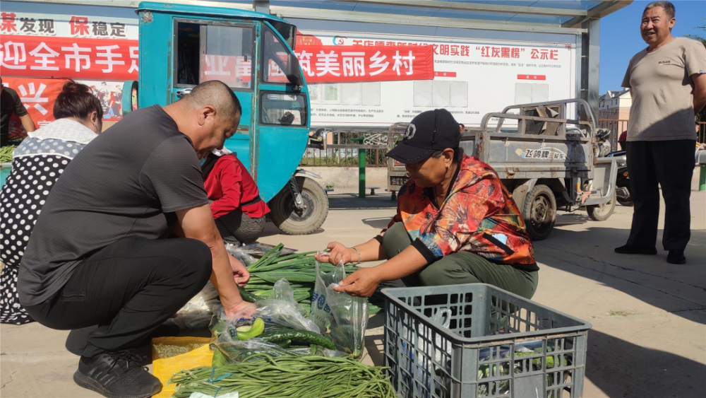 乌兰浩特市新城街举办"市民下乡促发展 助力乡村振兴"活动